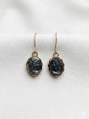 vintage mini cameo gold tone earring